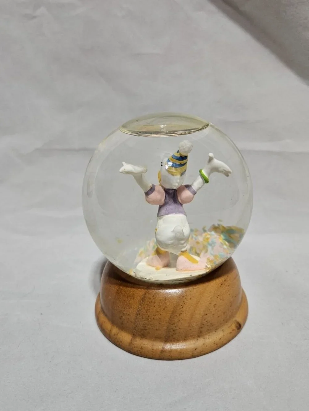 Disney Daisy Duck Crystal Snow Globe Vintage New England Collectors Society 1989